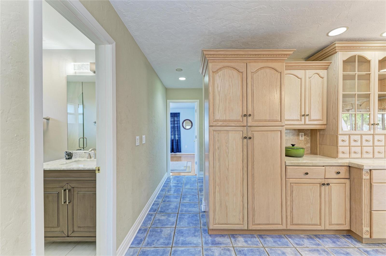 Image 24 of 98 For 612 Bayshore Road