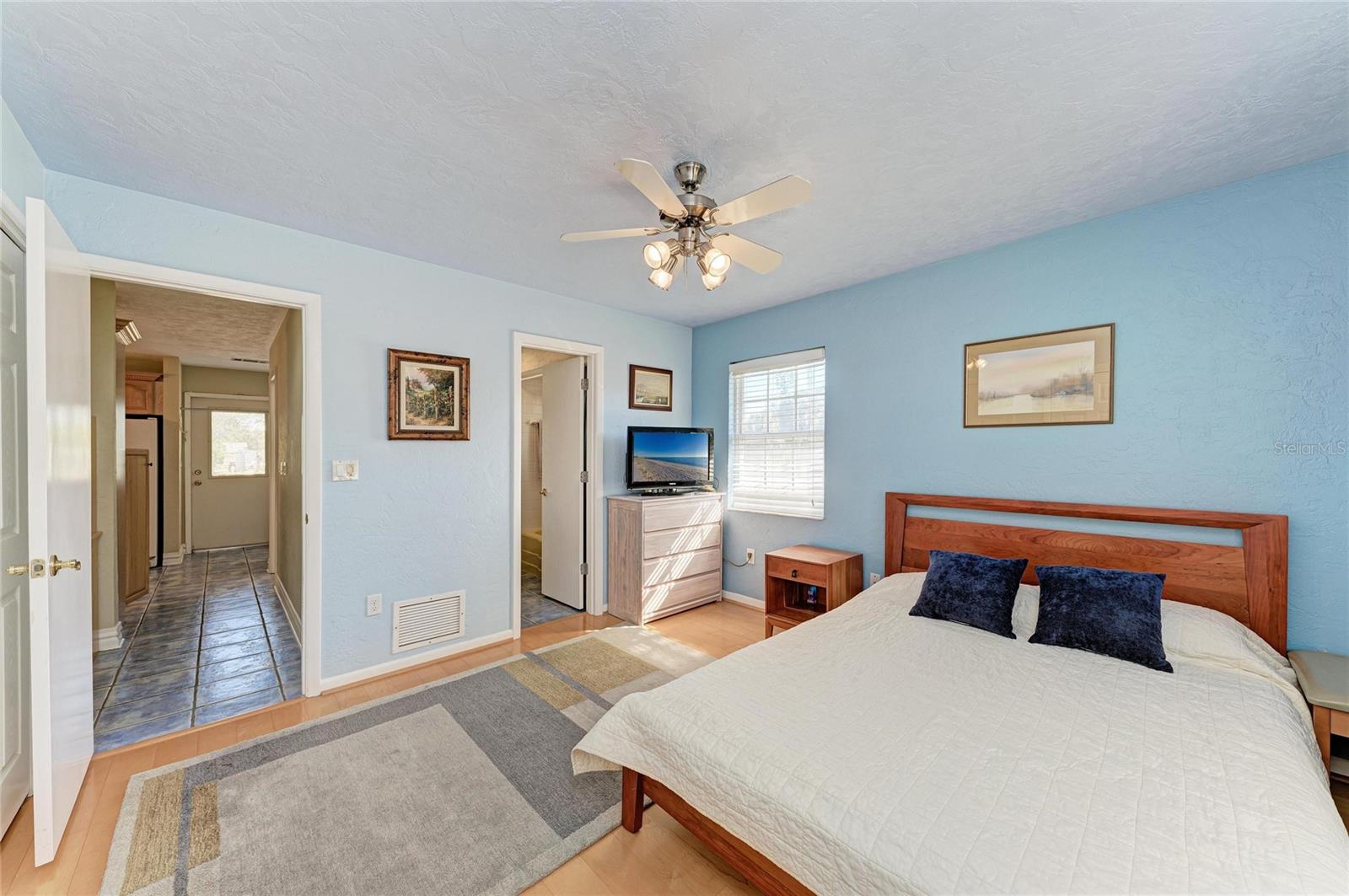 Image 26 of 98 For 612 Bayshore Road