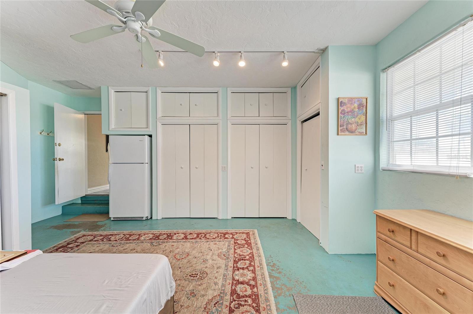 Image 33 of 98 For 612 Bayshore Road