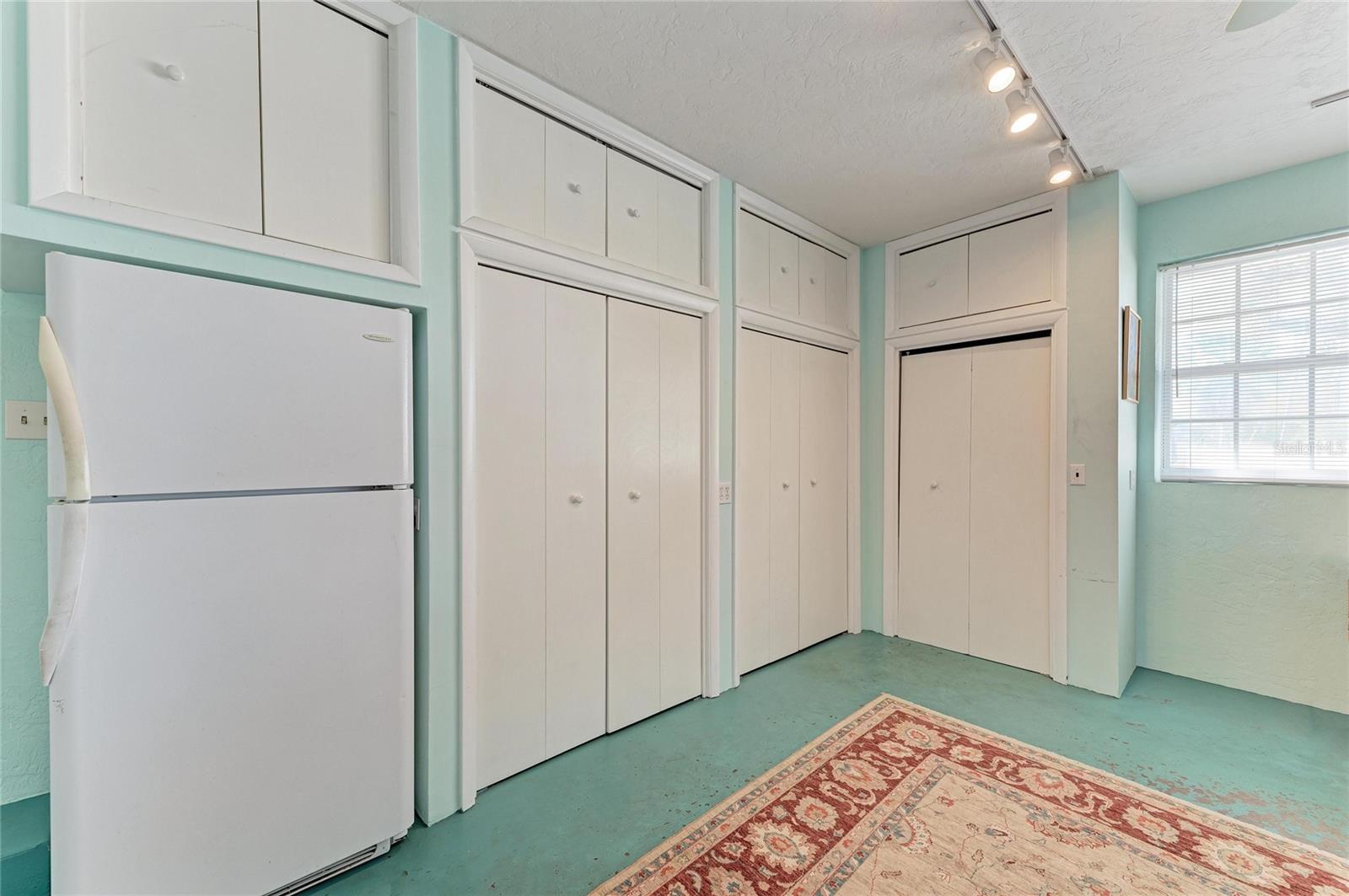 Image 34 of 98 For 612 Bayshore Road