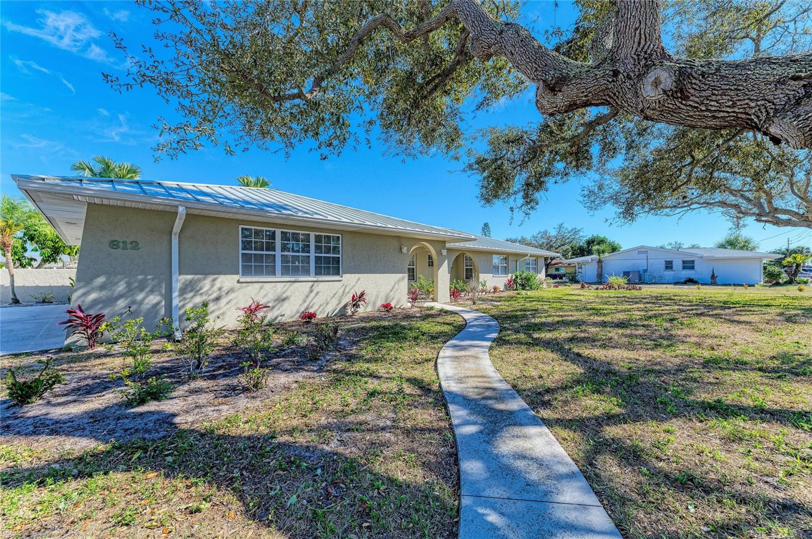 Image 5 of 98 For 612 Bayshore Road