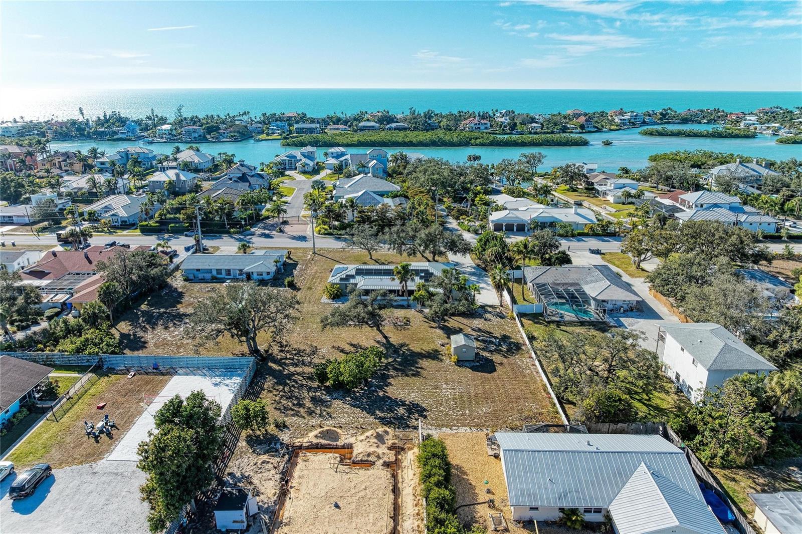 Image 62 of 98 For 612 Bayshore Road