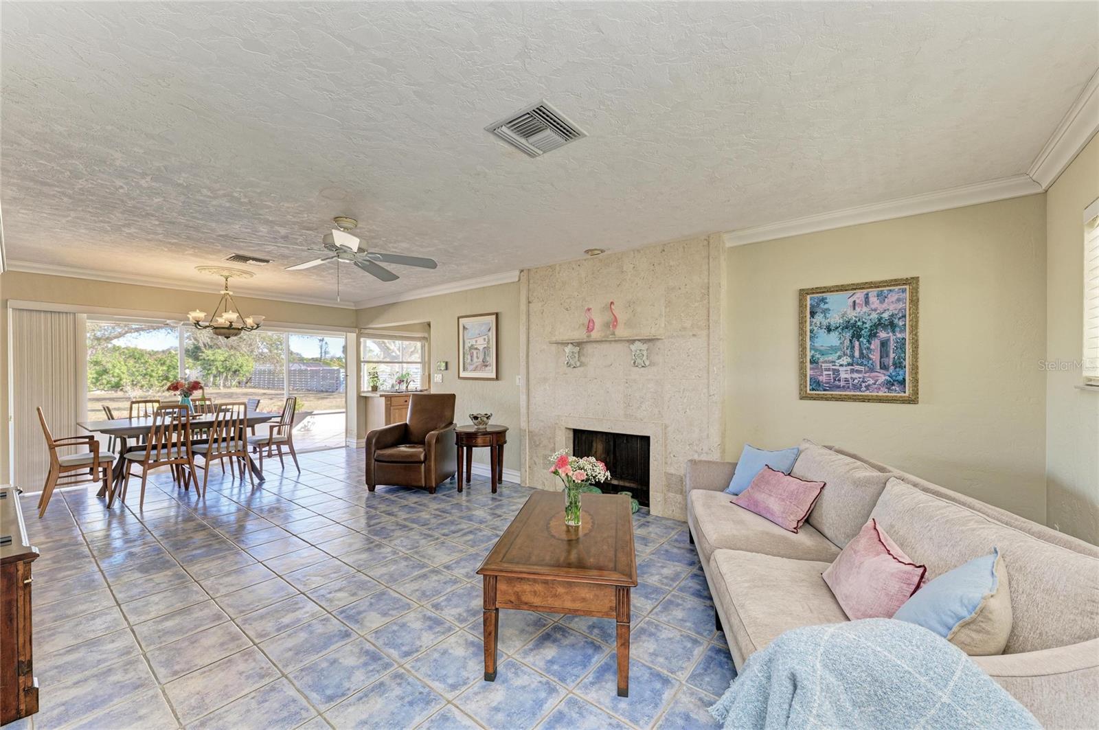 Image 7 of 98 For 612 Bayshore Road