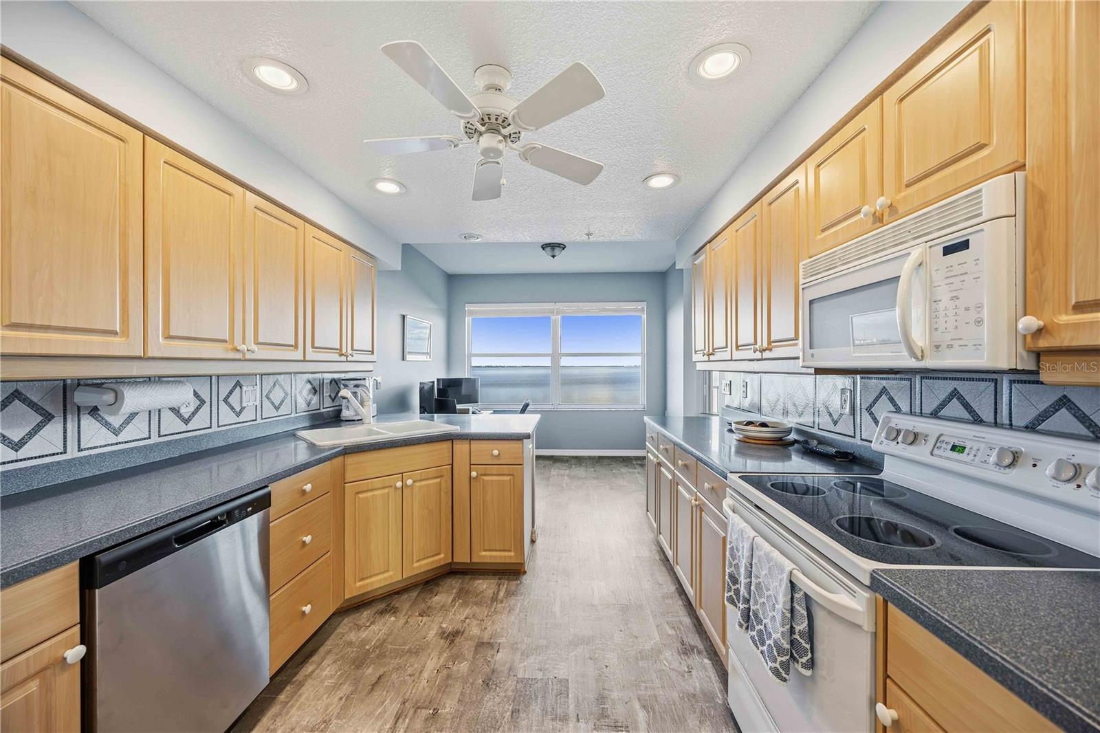 Image 11 of 64 For 200 Harbor Walk Drive 322