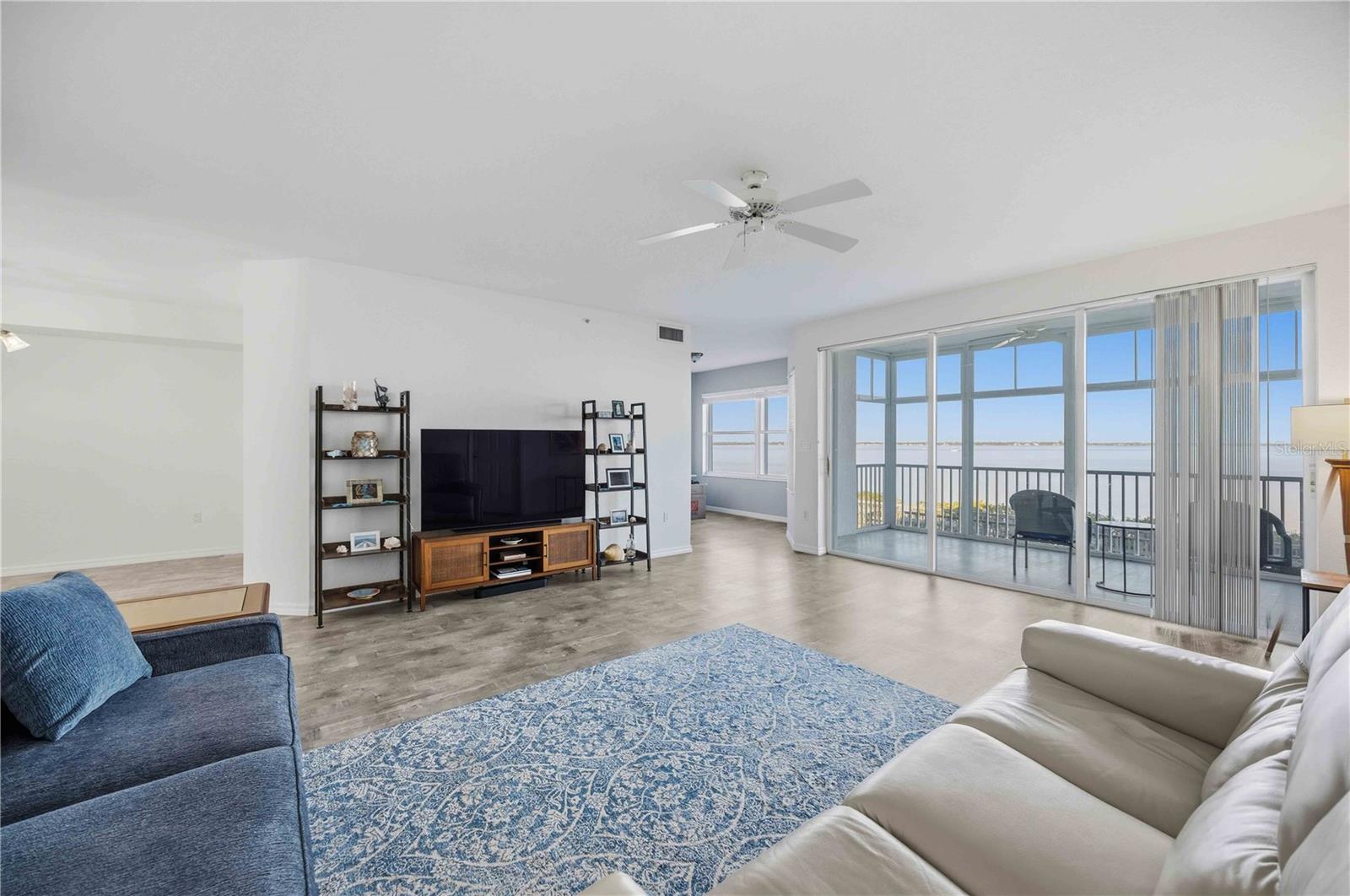 Image 17 of 64 For 200 Harbor Walk Drive 322