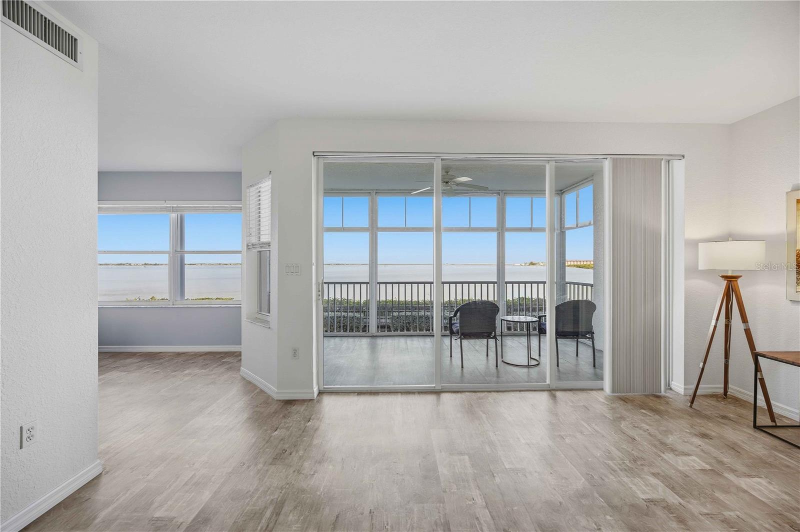 Image 18 of 64 For 200 Harbor Walk Drive 322