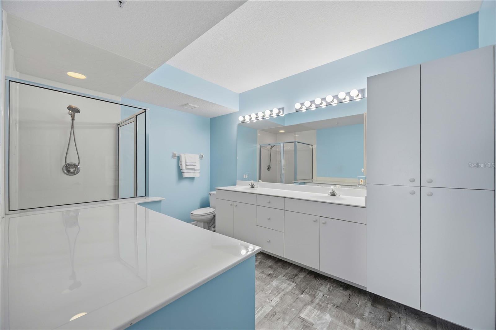 Image 24 of 64 For 200 Harbor Walk Drive 322