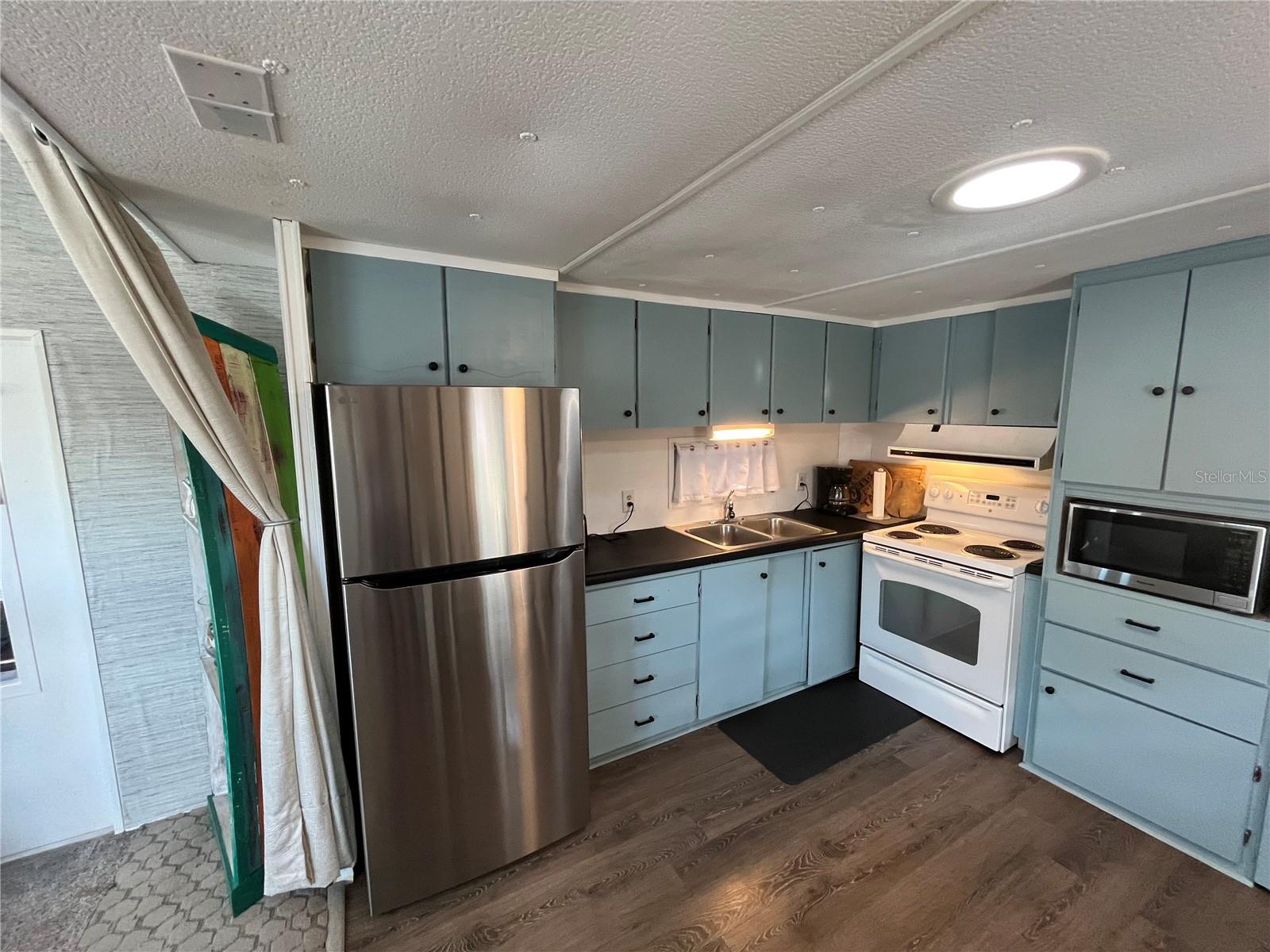 Image 14 of 31 For 612 Locarno Drive