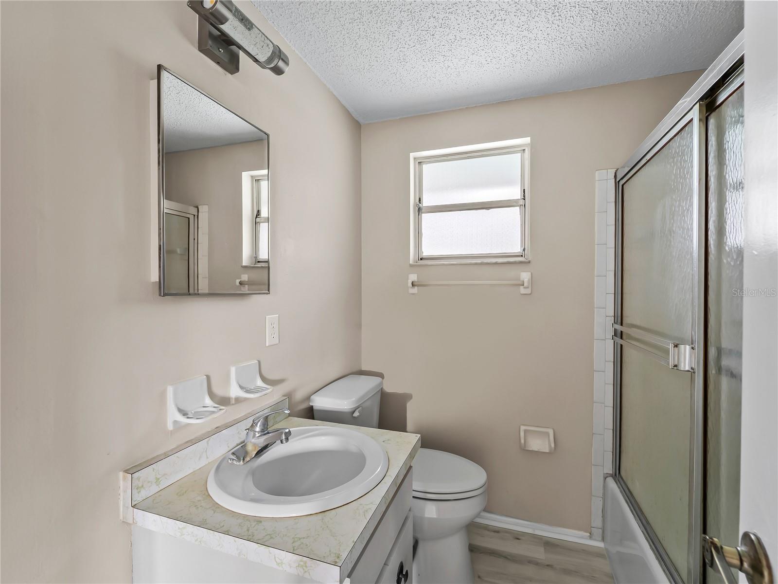 Image 15 of 40 For 810 Texas Street