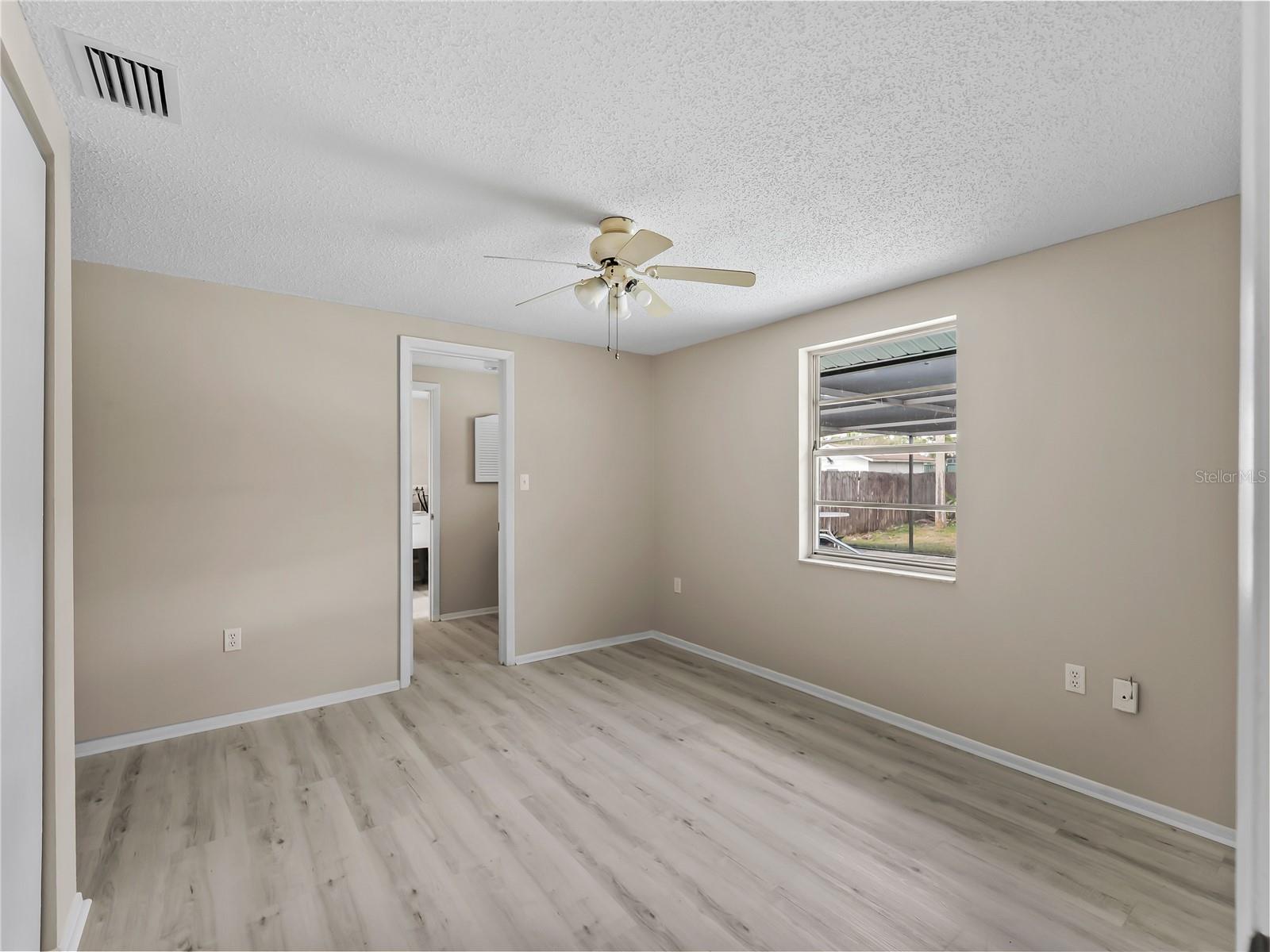 Image 16 of 40 For 810 Texas Street