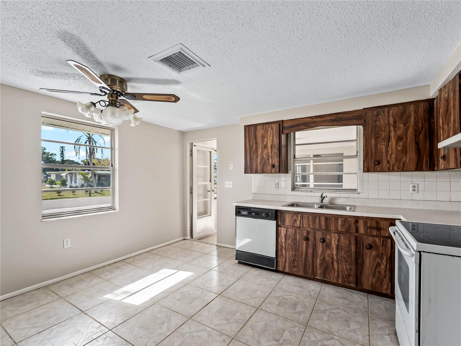 Image 30 of 40 For 810 Texas Street