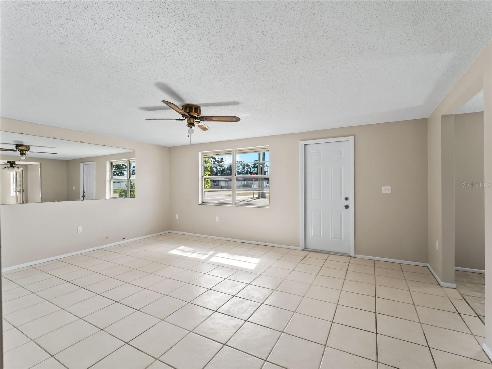 Image 5 of 40 For 810 Texas Street