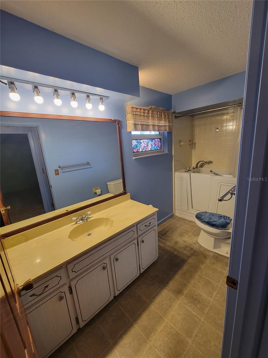 Image 12 of 13 For 554 Lakemont Avenue Nw