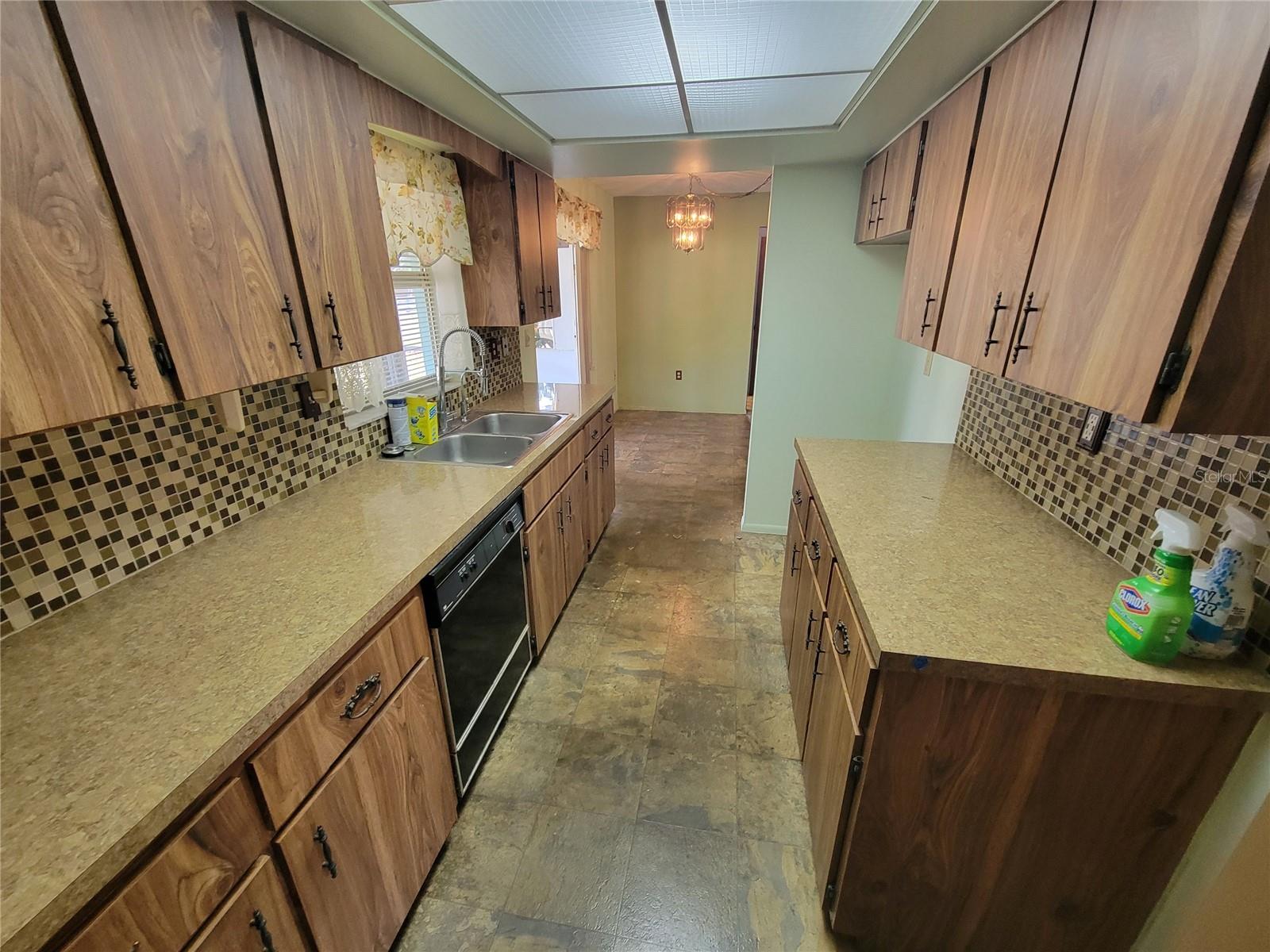 Image 5 of 13 For 554 Lakemont Avenue Nw