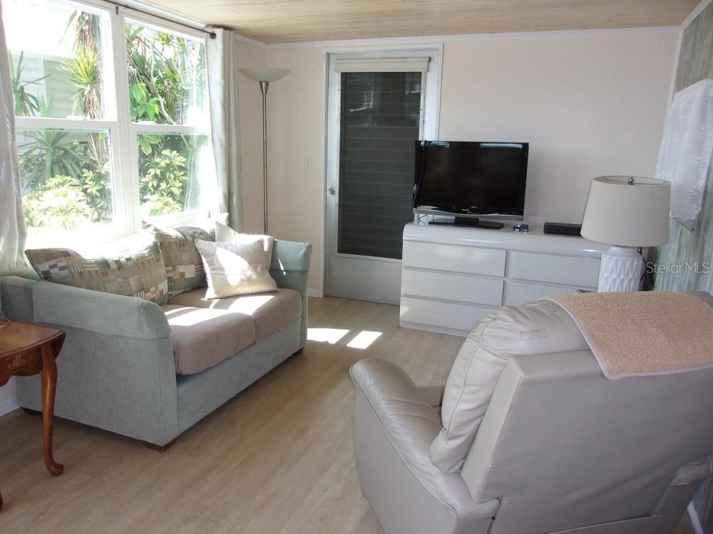 Image 7 of 20 For 805 Green Circle