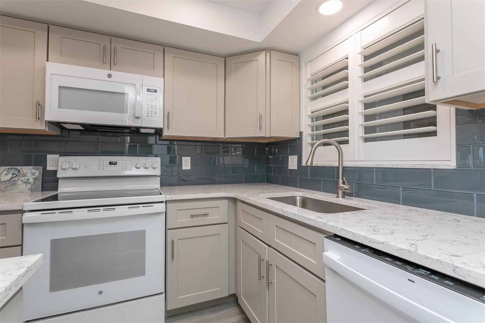 Image 16 of 43 For 633 Alhambra Road 305