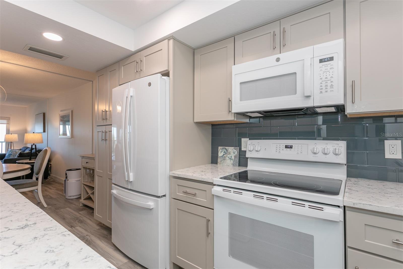 Image 17 of 43 For 633 Alhambra Road 305