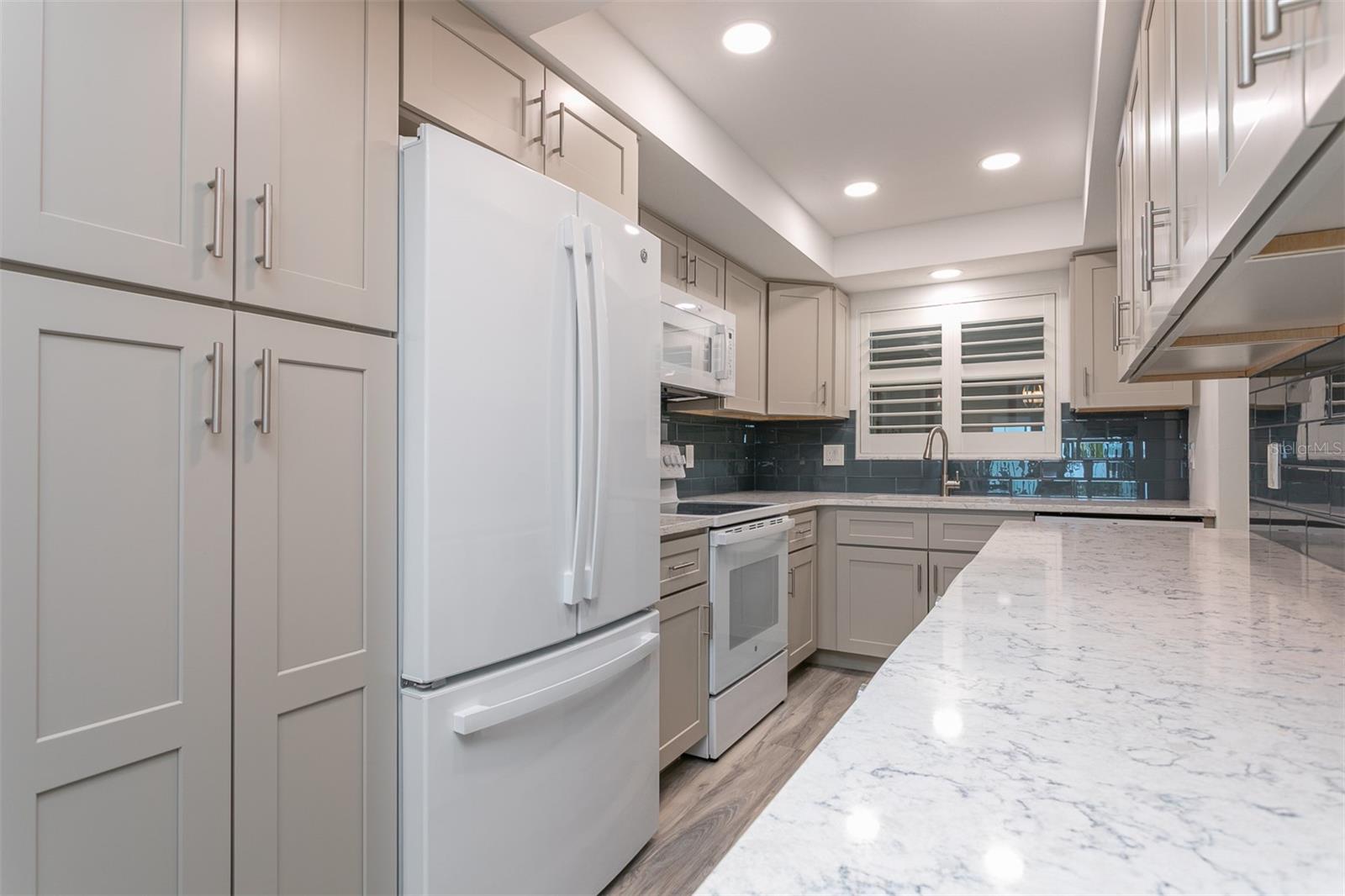 Image 20 of 43 For 633 Alhambra Road 305