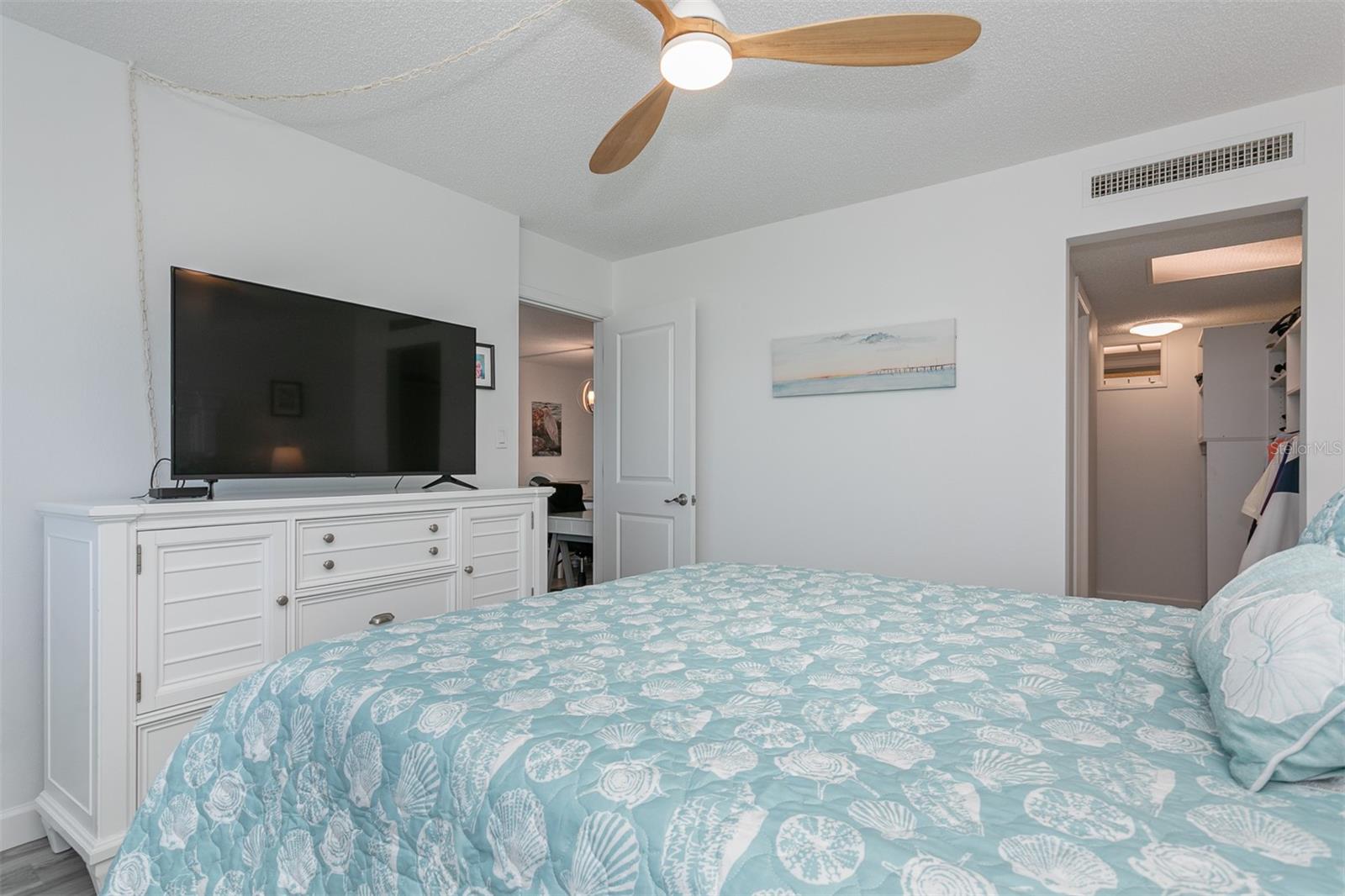 Image 32 of 43 For 633 Alhambra Road 305