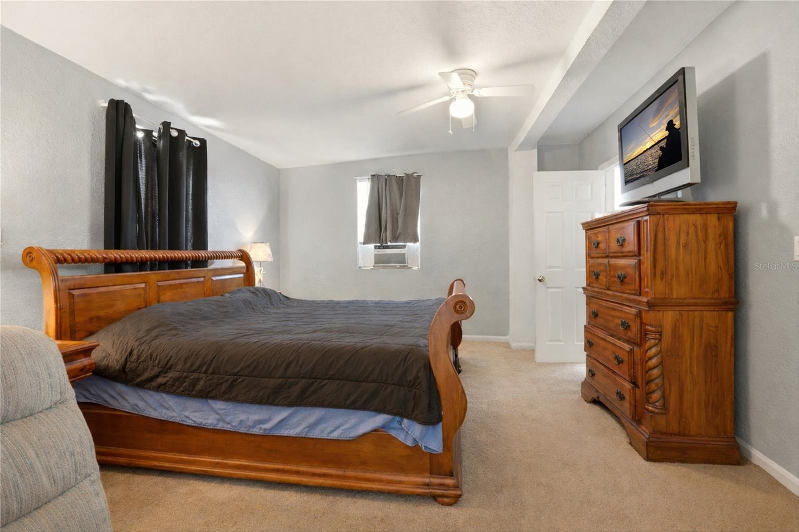 Image 12 of 28 For 901 Edgemoor Avenue