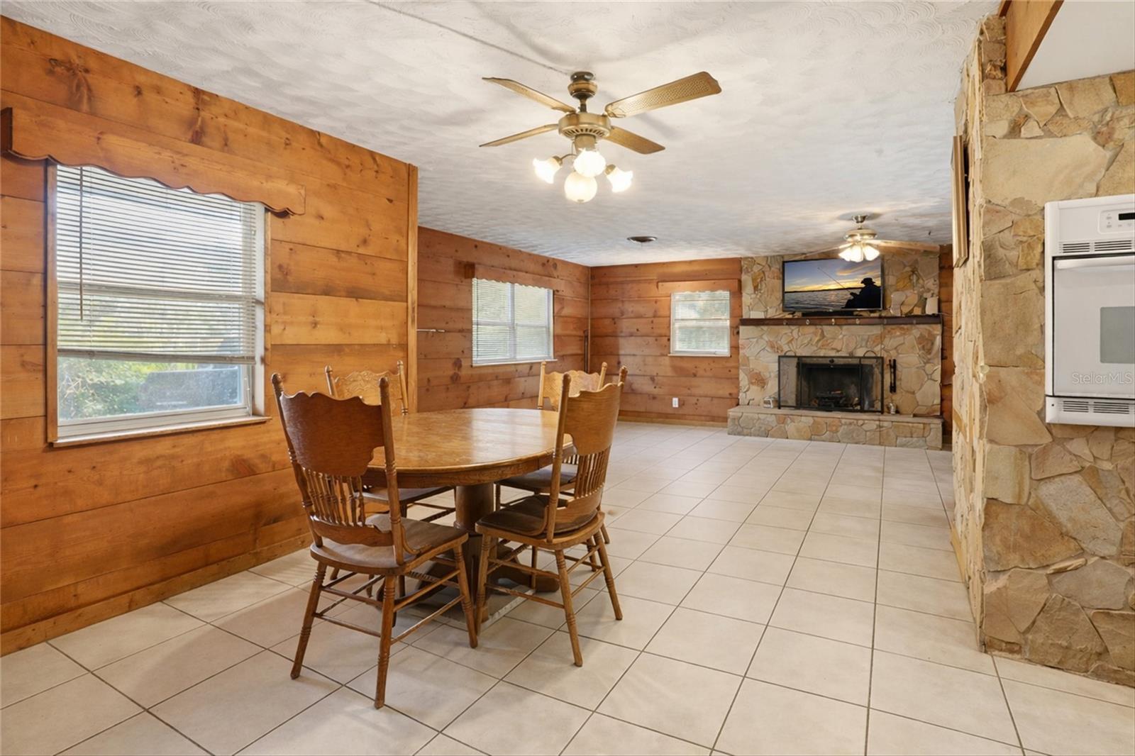 Image 7 of 28 For 901 Edgemoor Avenue