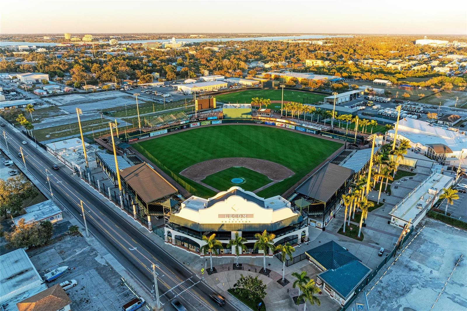 Image 100 of 100 For 1315 15th Avenue W