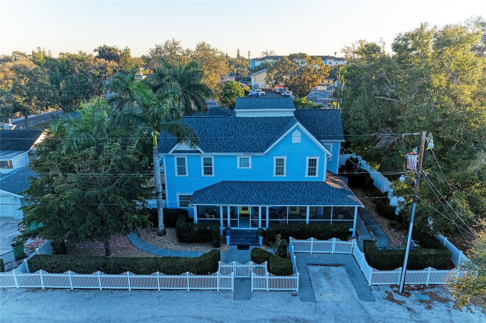 Image 2 of 100 For 1315 15th Avenue W