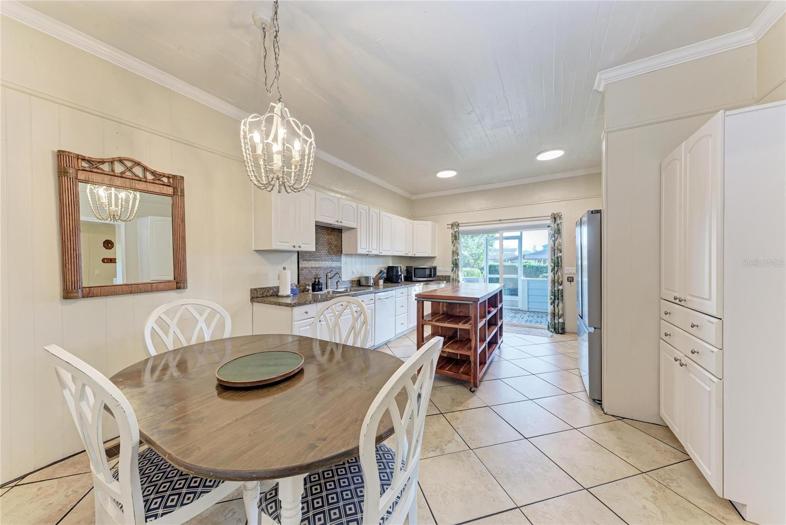 Image 23 of 100 For 1315 15th Avenue W