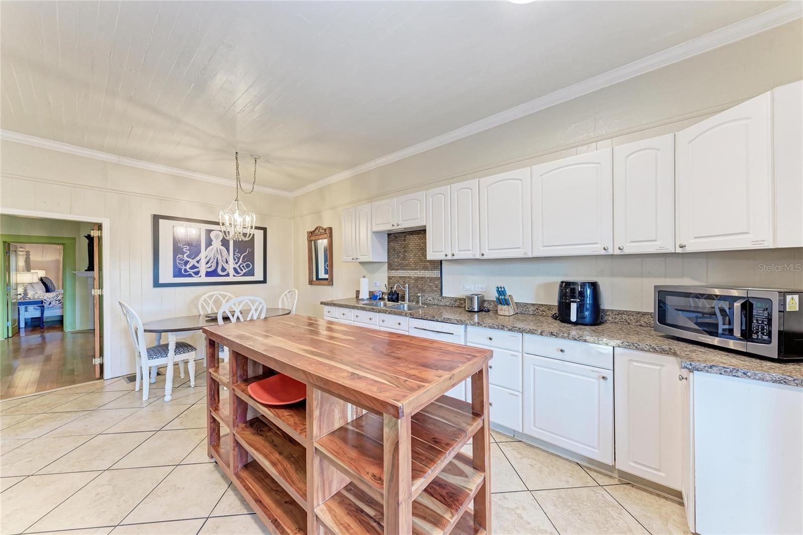 Image 27 of 100 For 1315 15th Avenue W