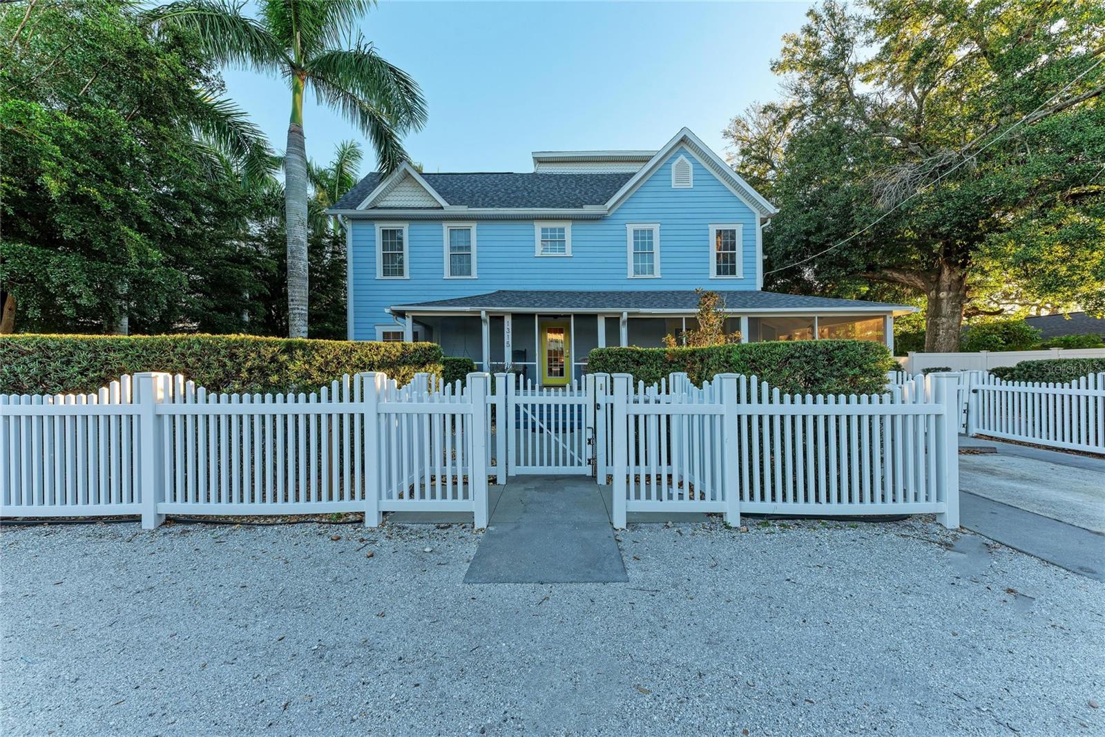 Image 3 of 100 For 1315 15th Avenue W