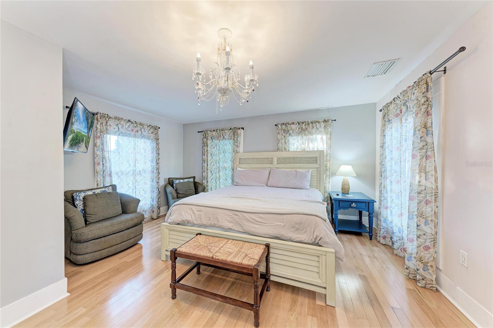 Image 32 of 100 For 1315 15th Avenue W