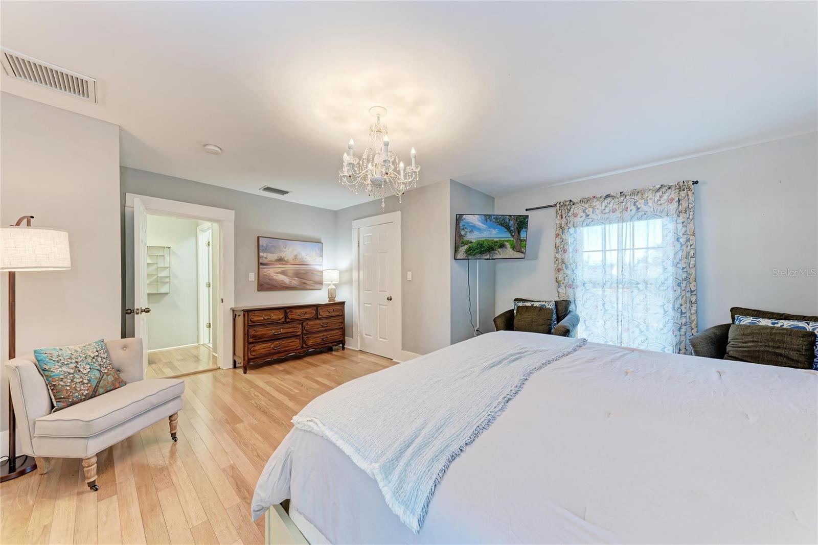 Image 33 of 100 For 1315 15th Avenue W