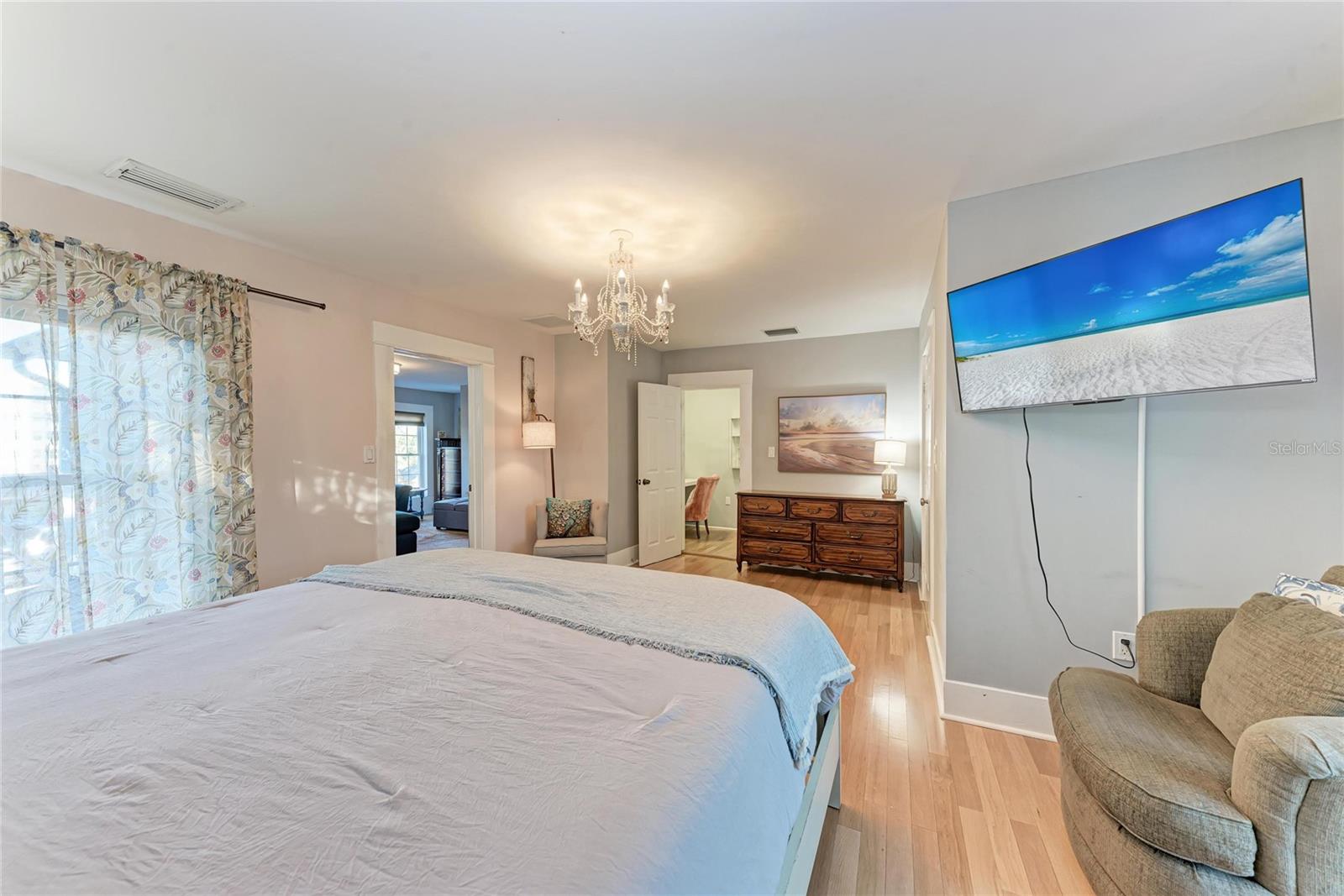 Image 34 of 100 For 1315 15th Avenue W