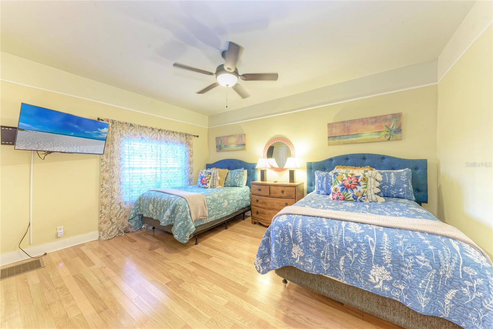 Image 37 of 100 For 1315 15th Avenue W