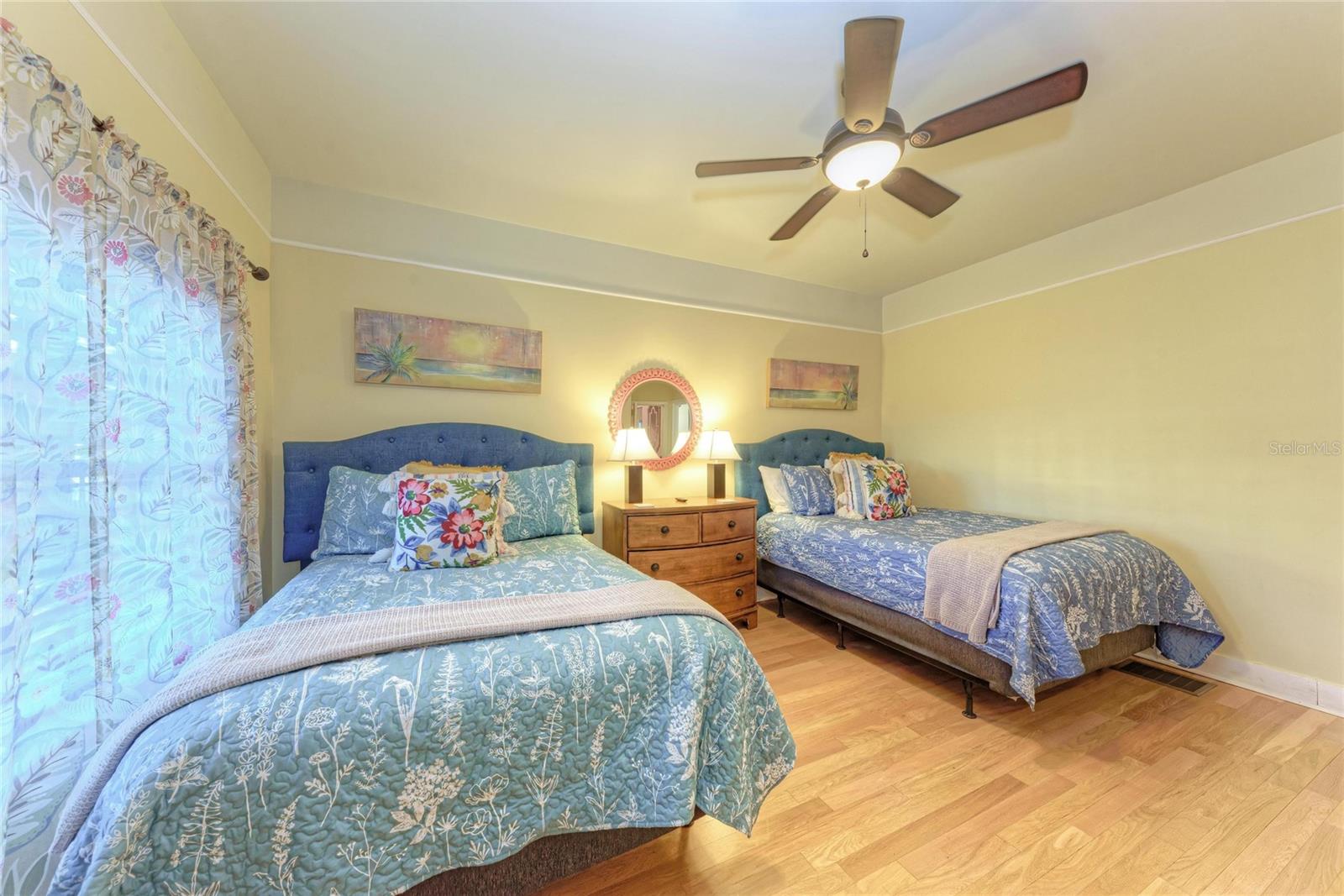 Image 38 of 100 For 1315 15th Avenue W