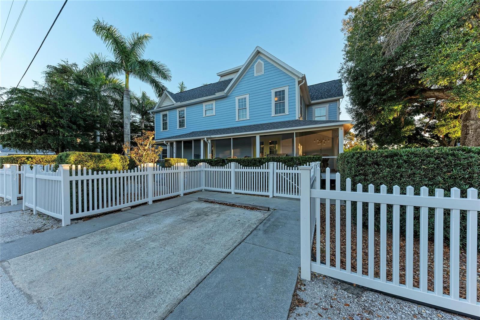 Image 4 of 100 For 1315 15th Avenue W