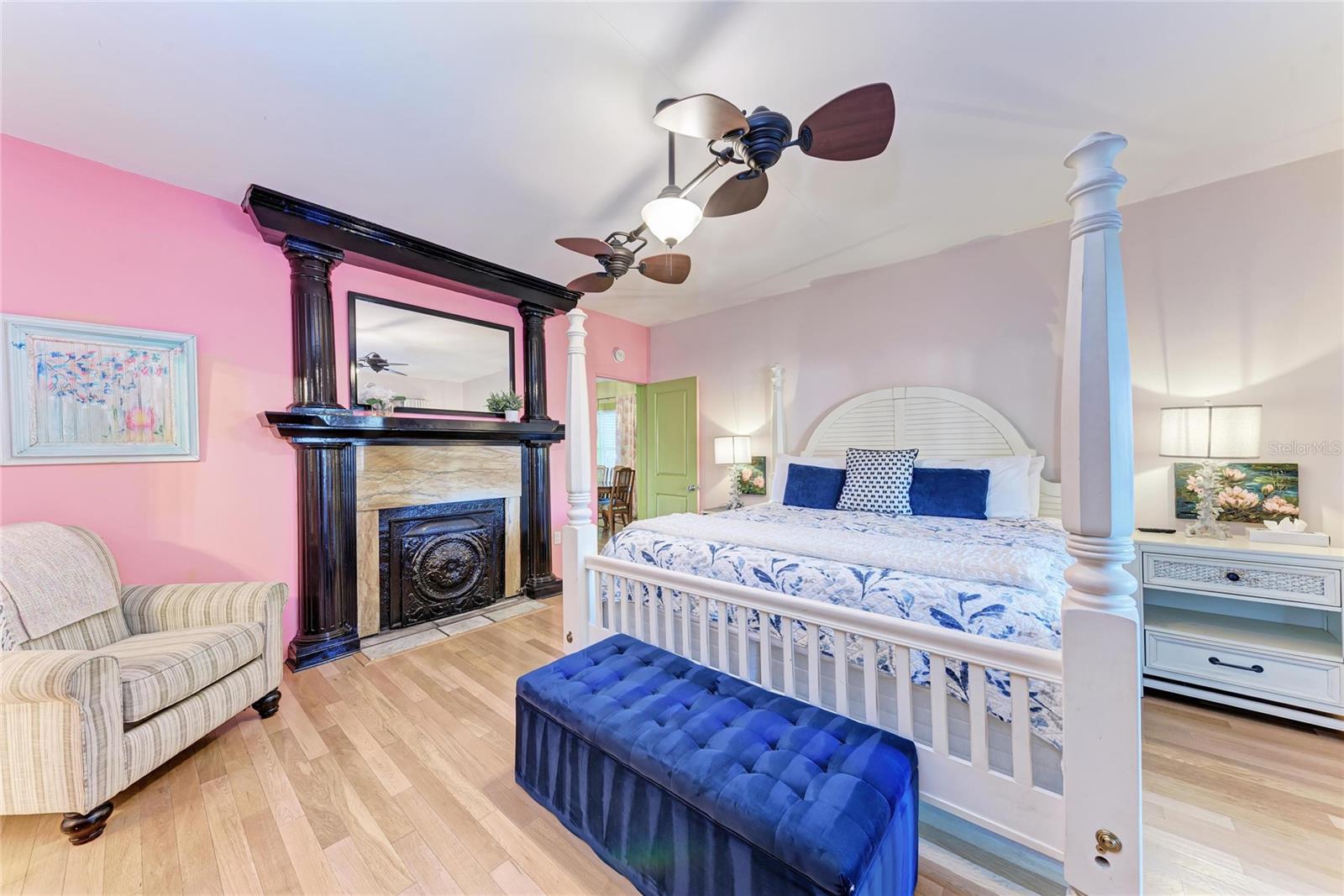 Image 43 of 100 For 1315 15th Avenue W