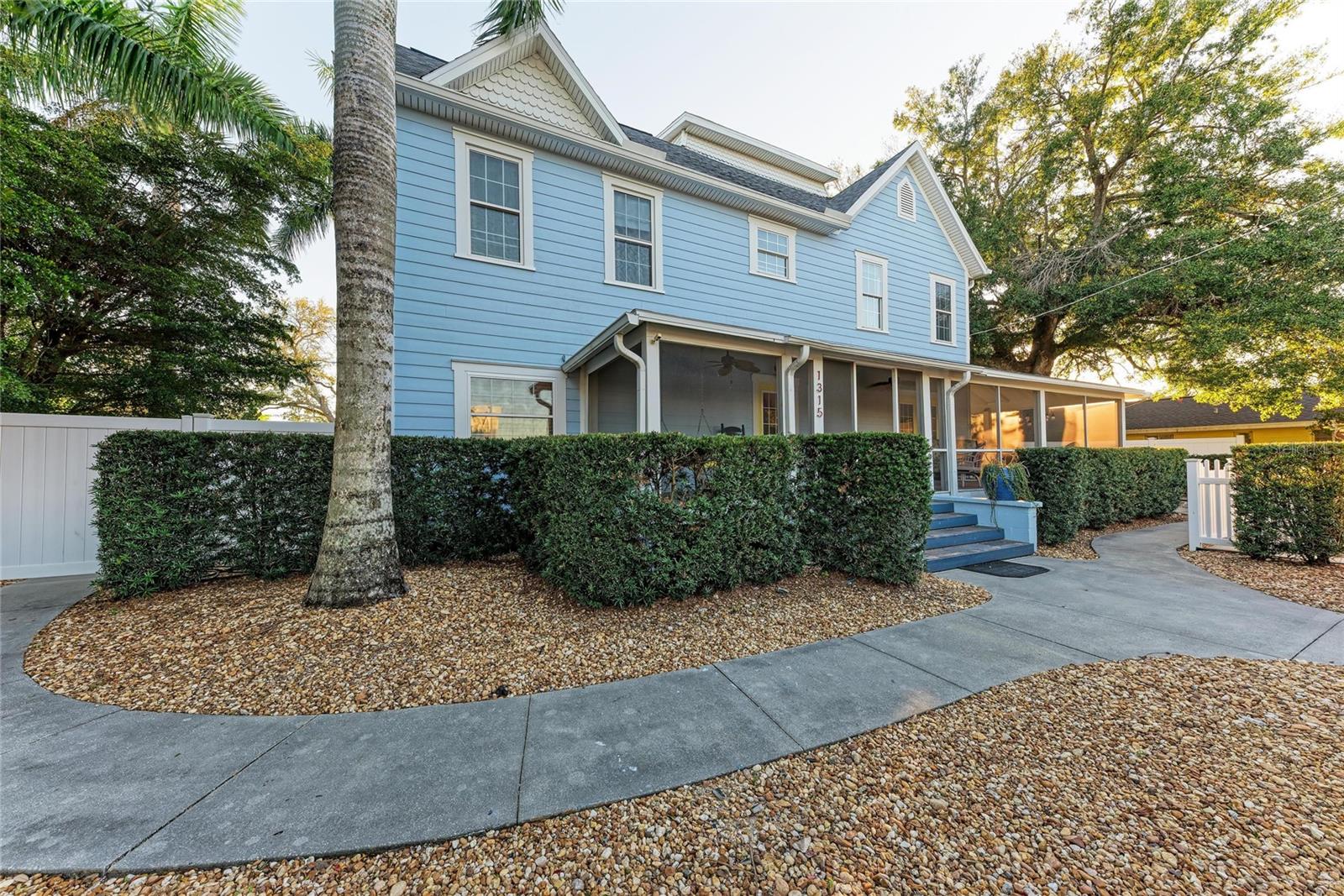 Image 5 of 100 For 1315 15th Avenue W