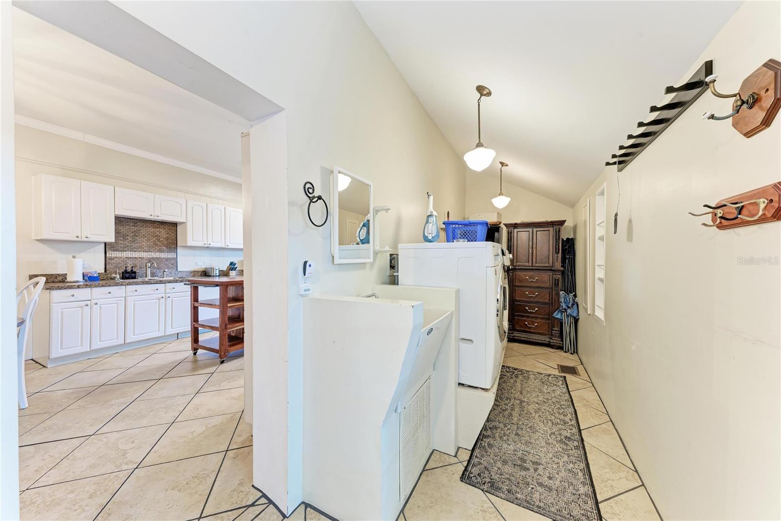 Image 53 of 100 For 1315 15th Avenue W