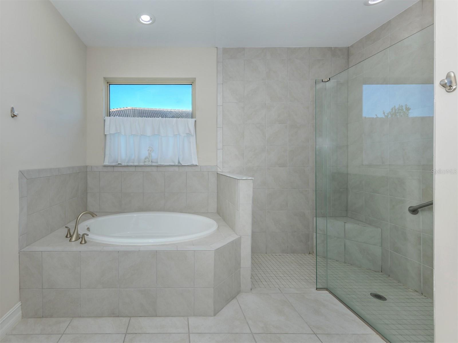 Image 17 of 60 For 244 Maraviya Boulevard