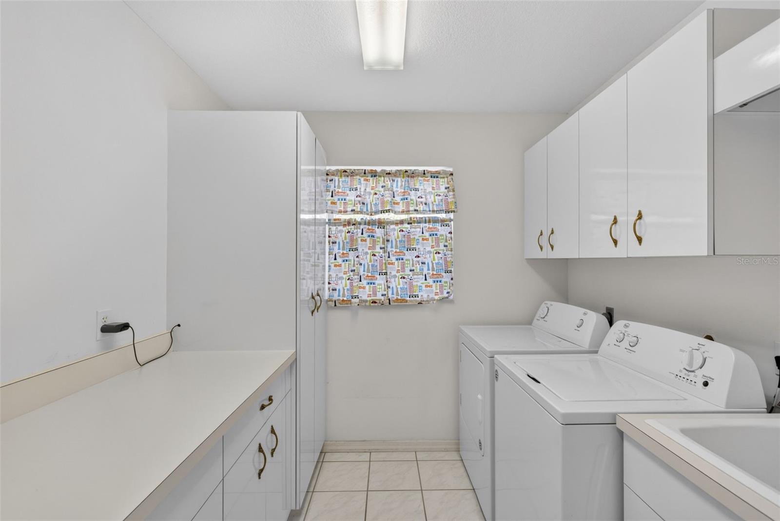 Image 39 of 73 For 2321 Manasota Beach Road