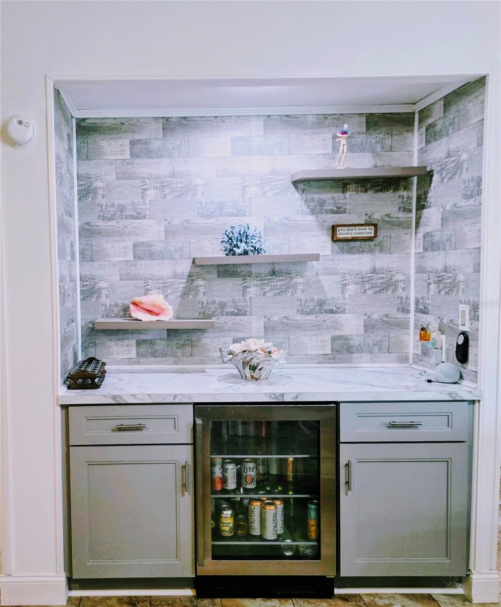 Image 10 of 30 For 722 Watersedge Street