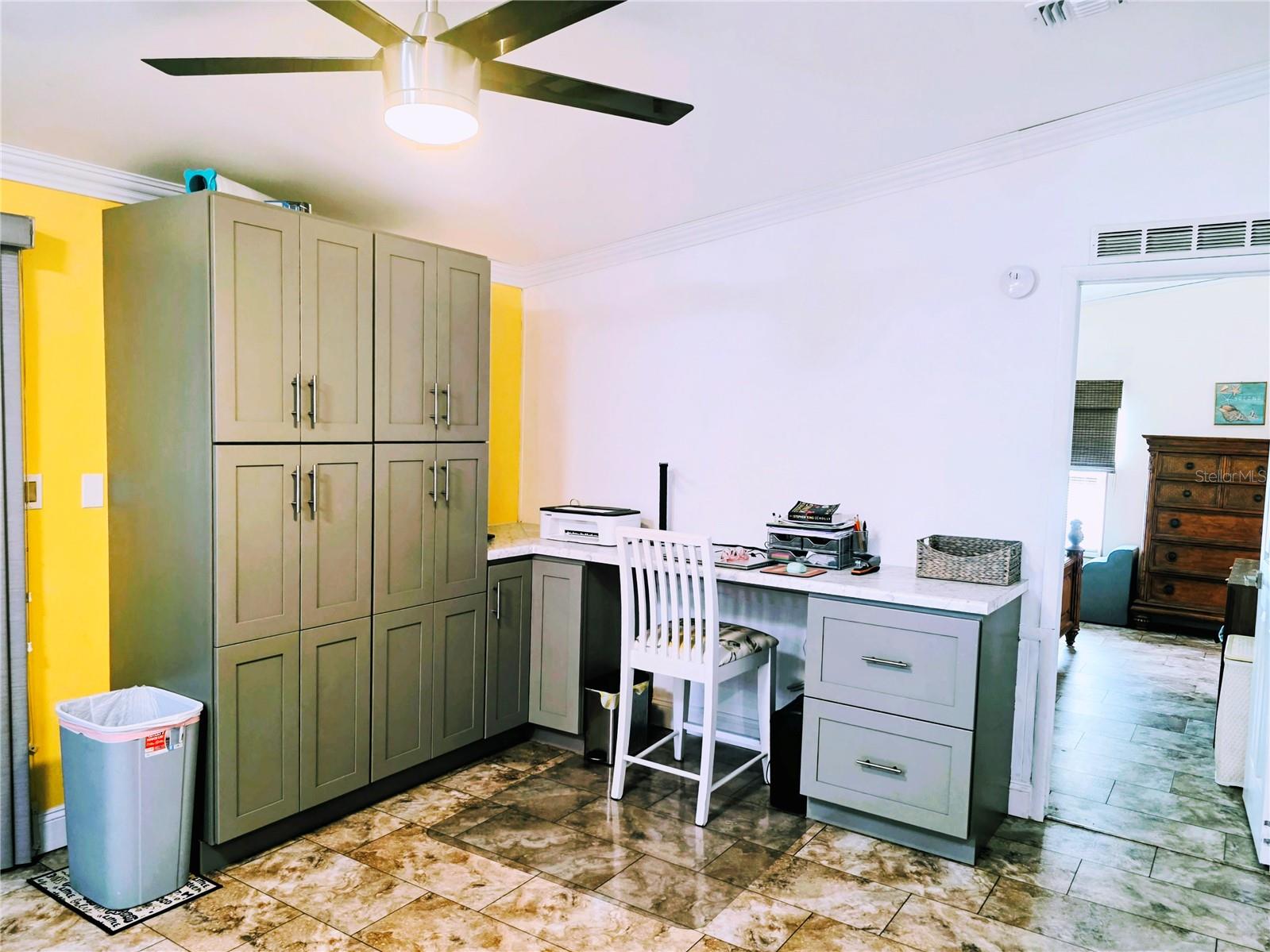 Image 11 of 30 For 722 Watersedge Street