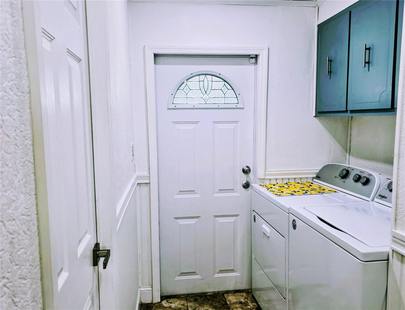 Image 12 of 30 For 722 Watersedge Street