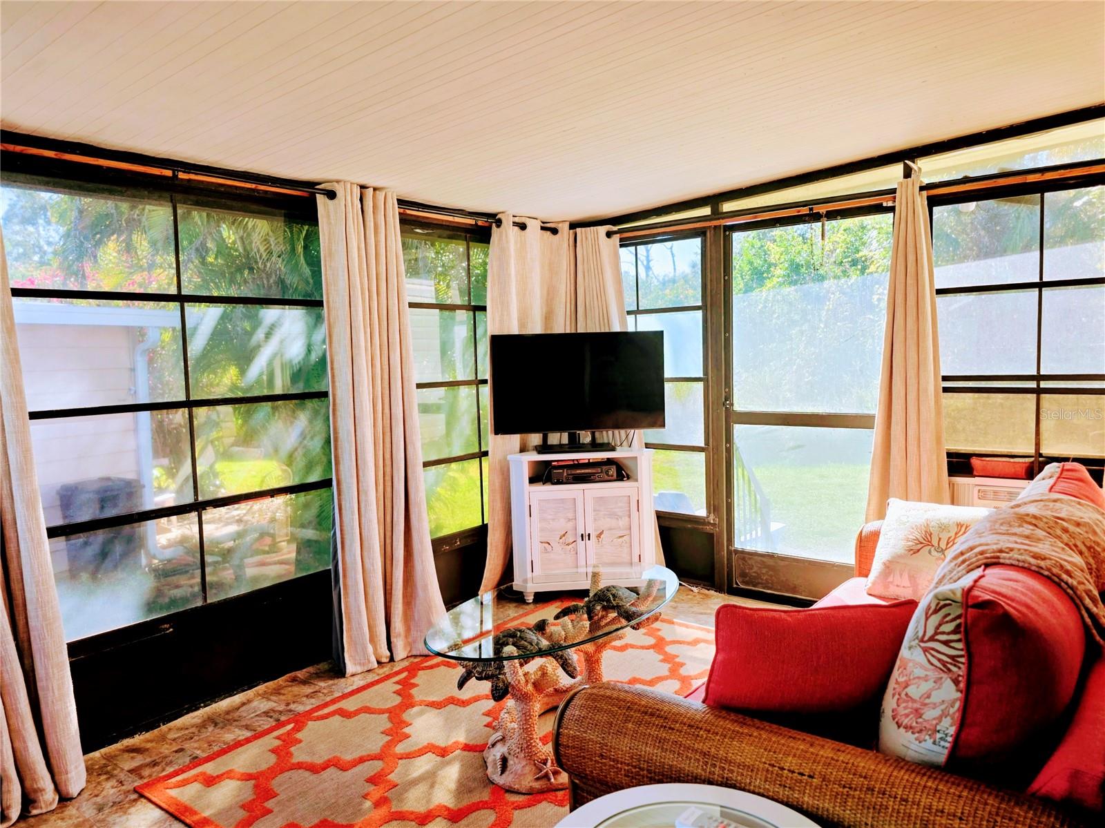 Image 15 of 30 For 722 Watersedge Street