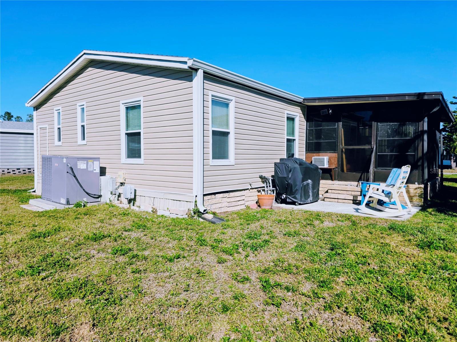 Image 18 of 30 For 722 Watersedge Street