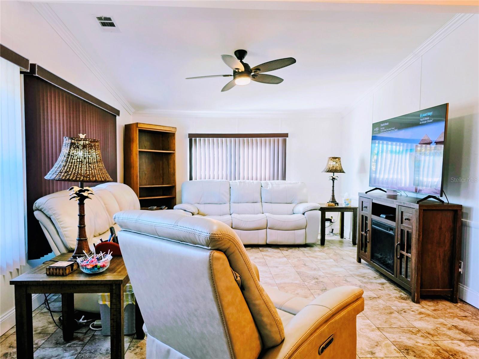 Image 20 of 30 For 722 Watersedge Street