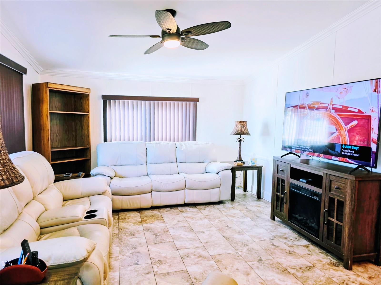 Image 21 of 30 For 722 Watersedge Street