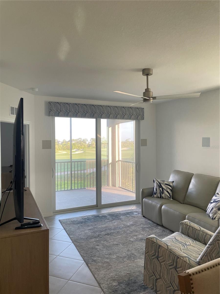 Image 4 of 13 For 17595 Opal Sand Drive 208