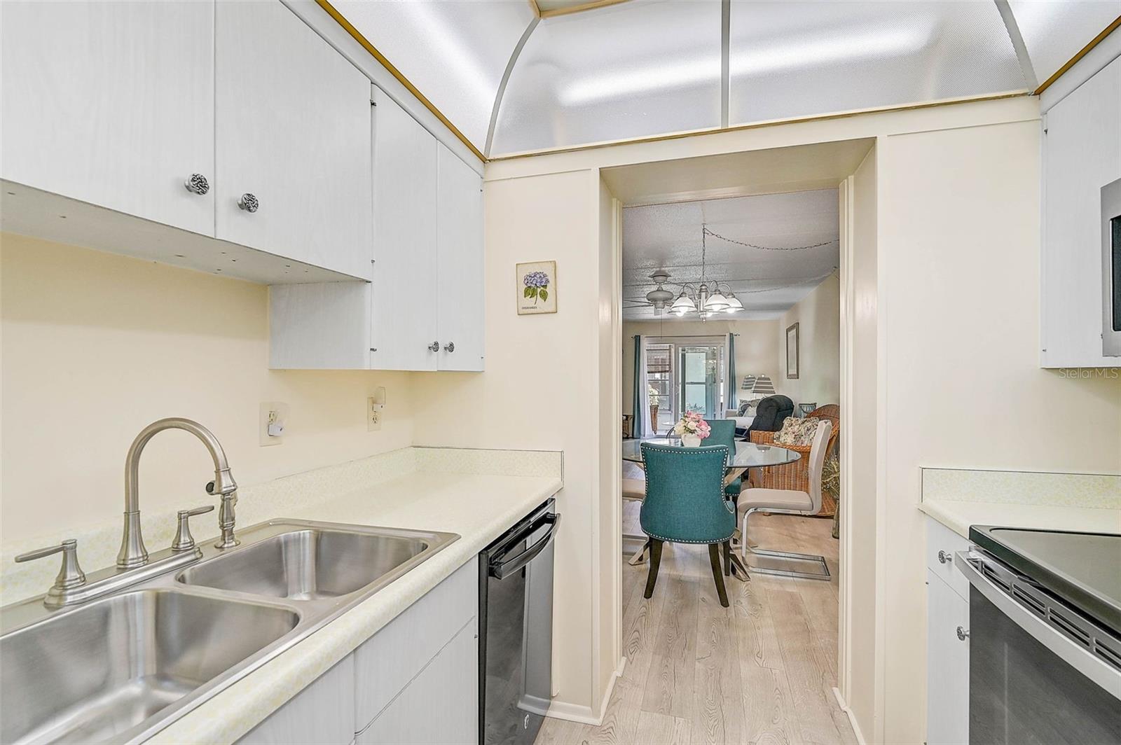 Image 11 of 50 For 708 Tamiami Trail S 115